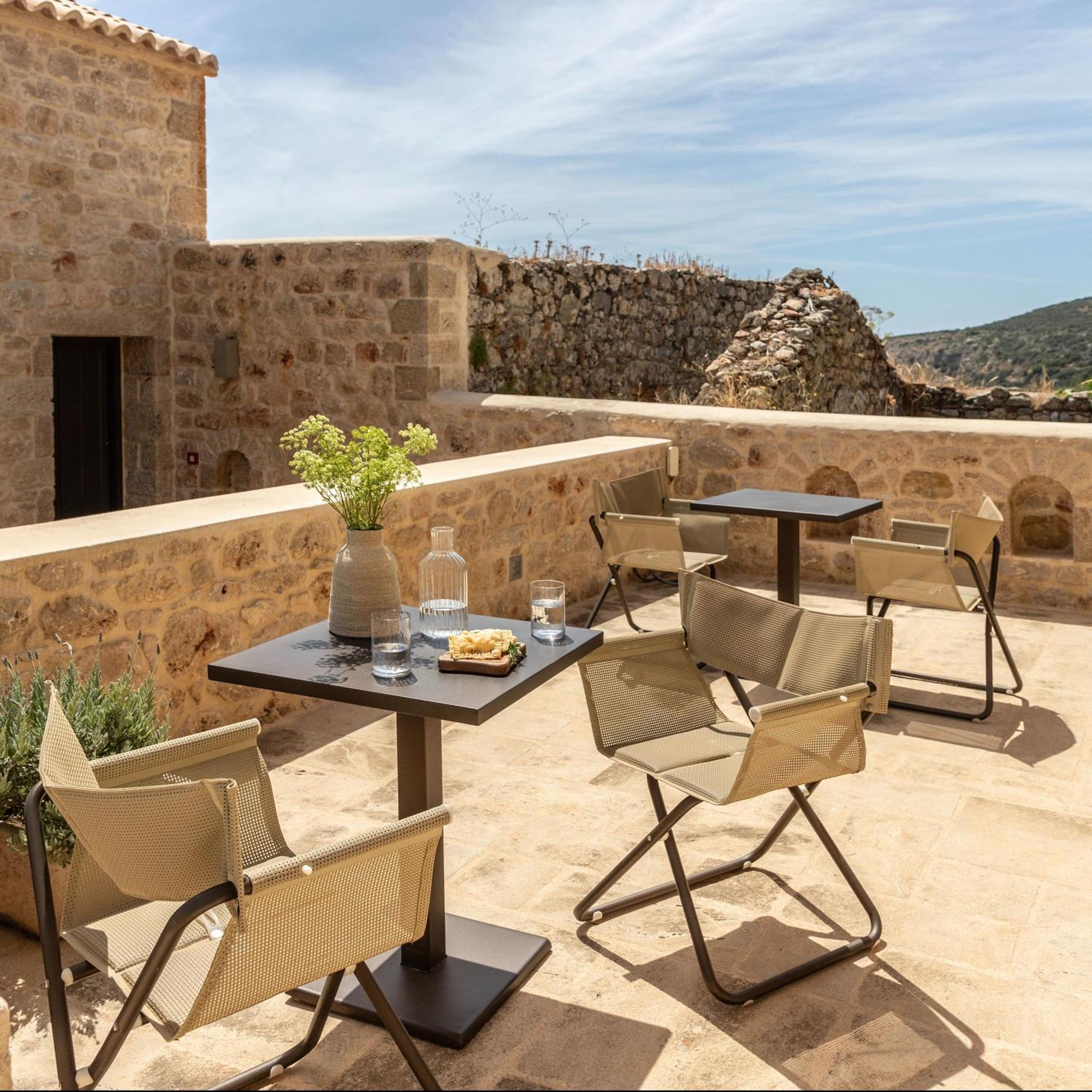 Korona Boutique Hotel Oitilon Exterior photo