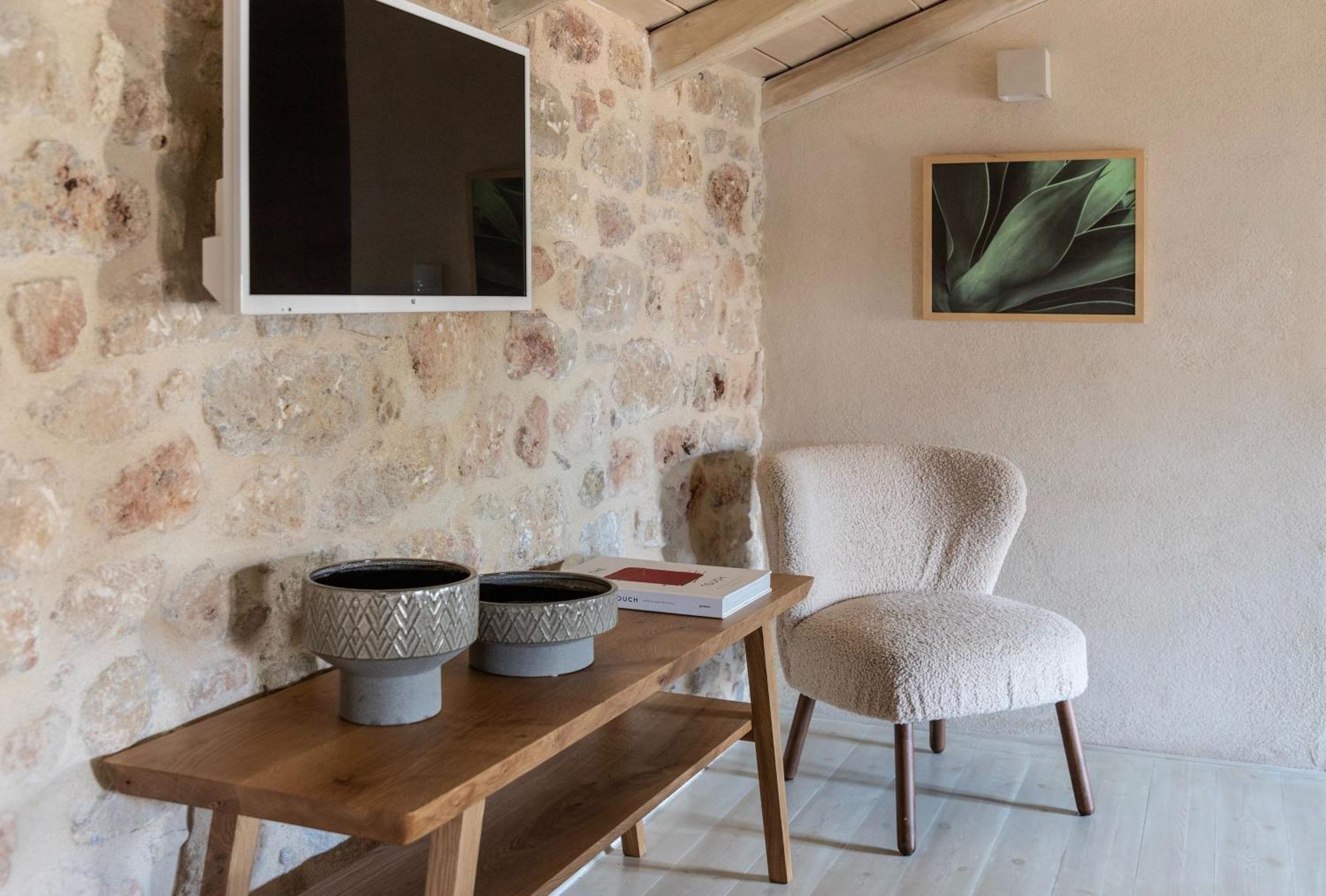 Korona Boutique Hotel Oitilon Exterior photo