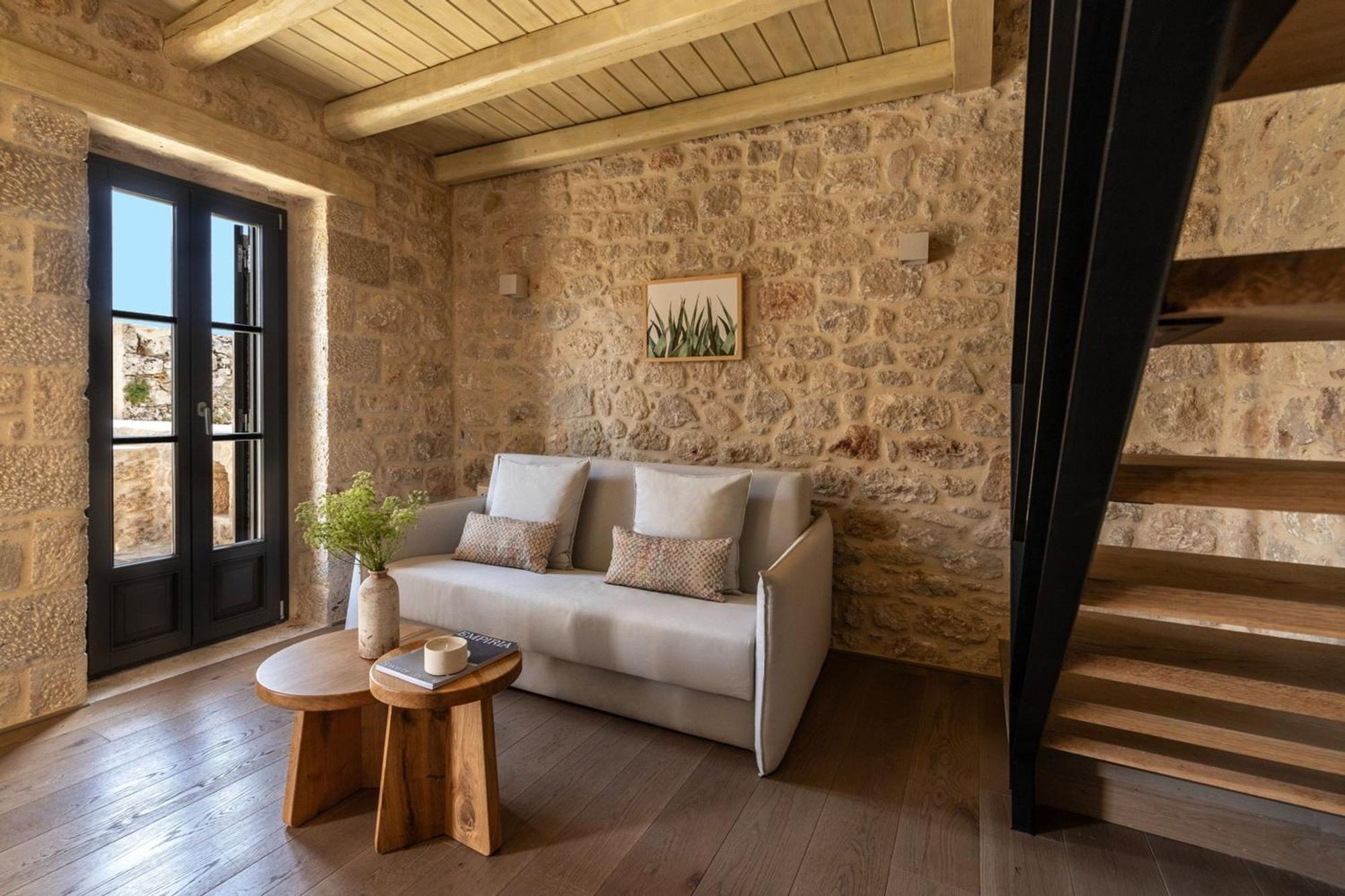 Korona Boutique Hotel Oitilon Exterior photo