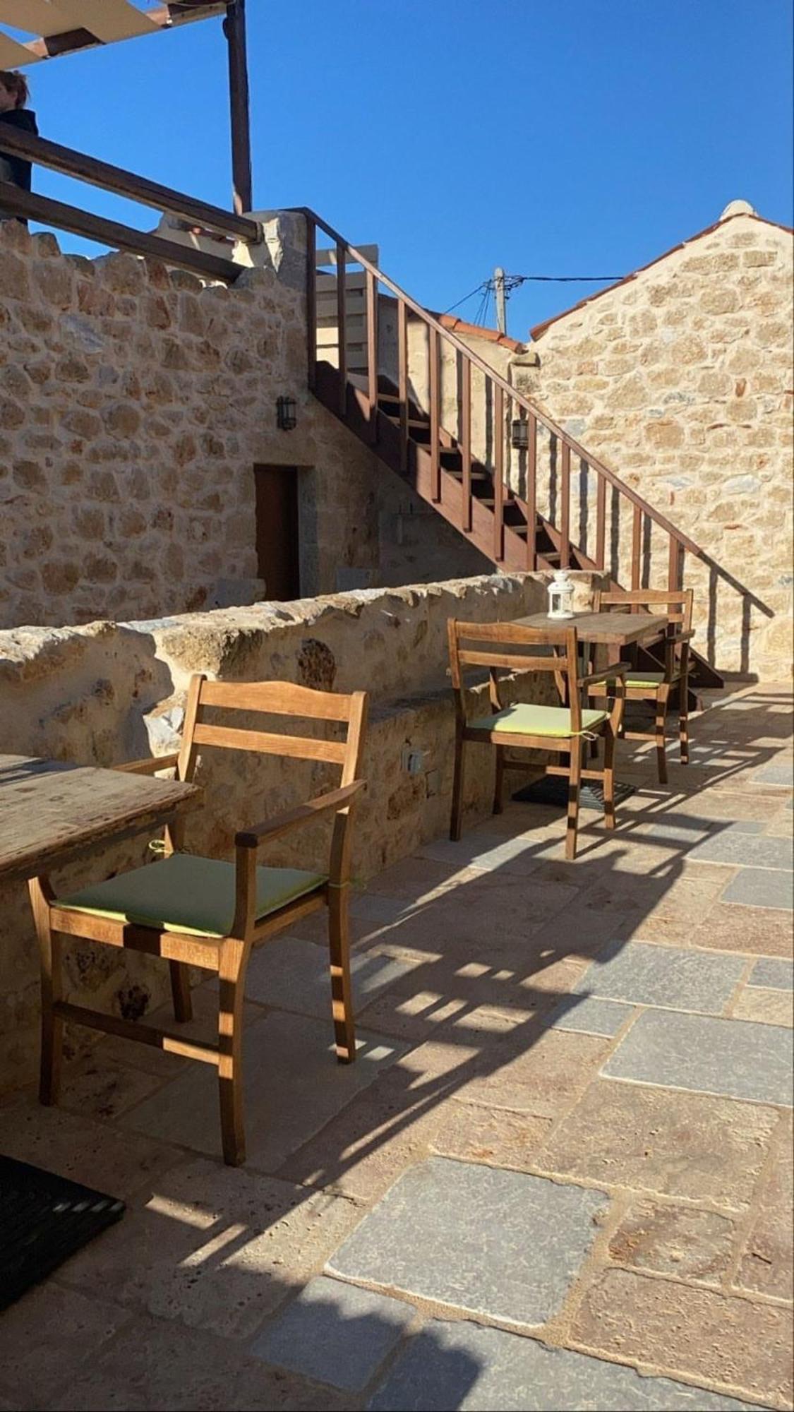 Korona Boutique Hotel Oitilon Exterior photo