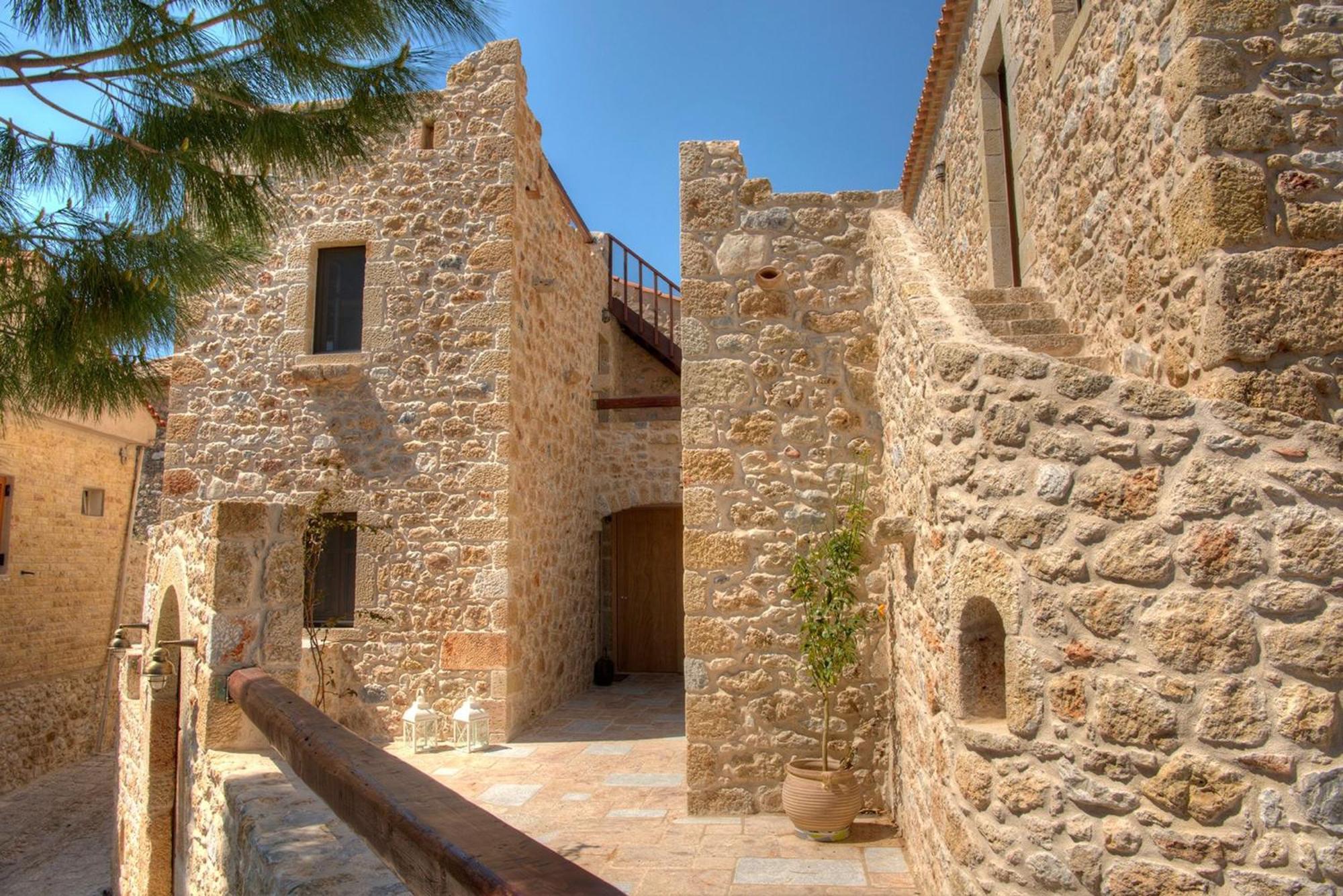 Korona Boutique Hotel Oitilon Exterior photo